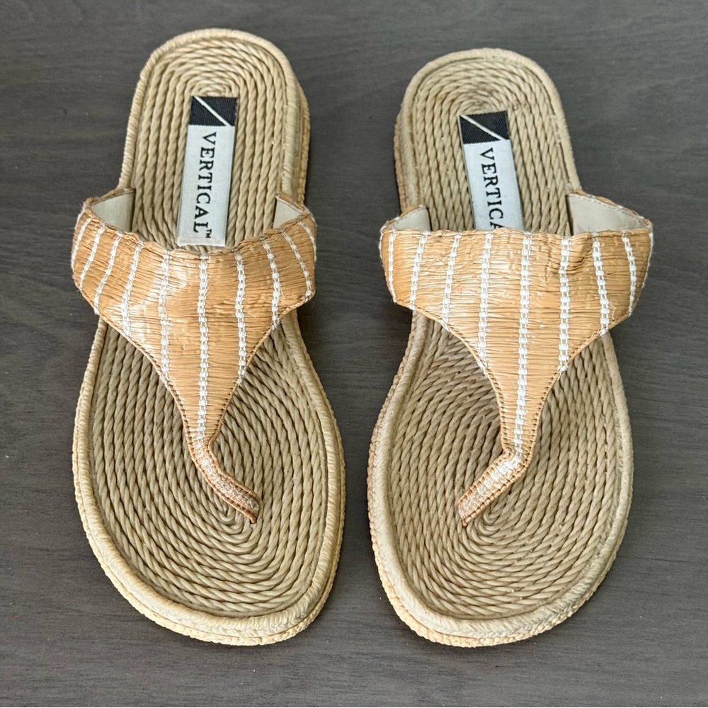 Vertical Tan and White Woven Sandals Size 9